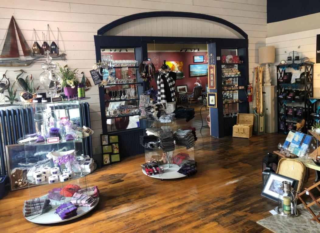 Sturgeon Bay Showrooms Provide Shopper's with Large Selection of Gift, Accent and Personal Items 